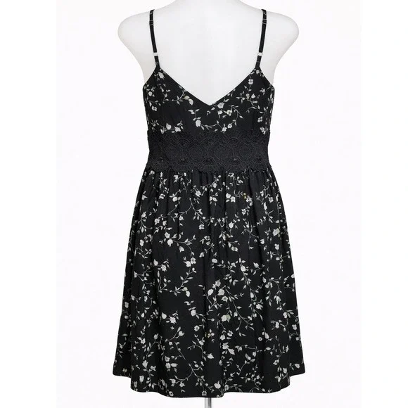 Bundle 2 Dresses Veveret White Tencel Button Front /I Heart It Black Flor Lace M - Picture 7 of 9